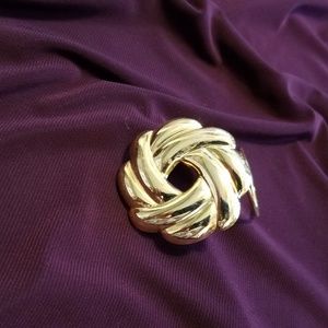 Scarf holder gold tone